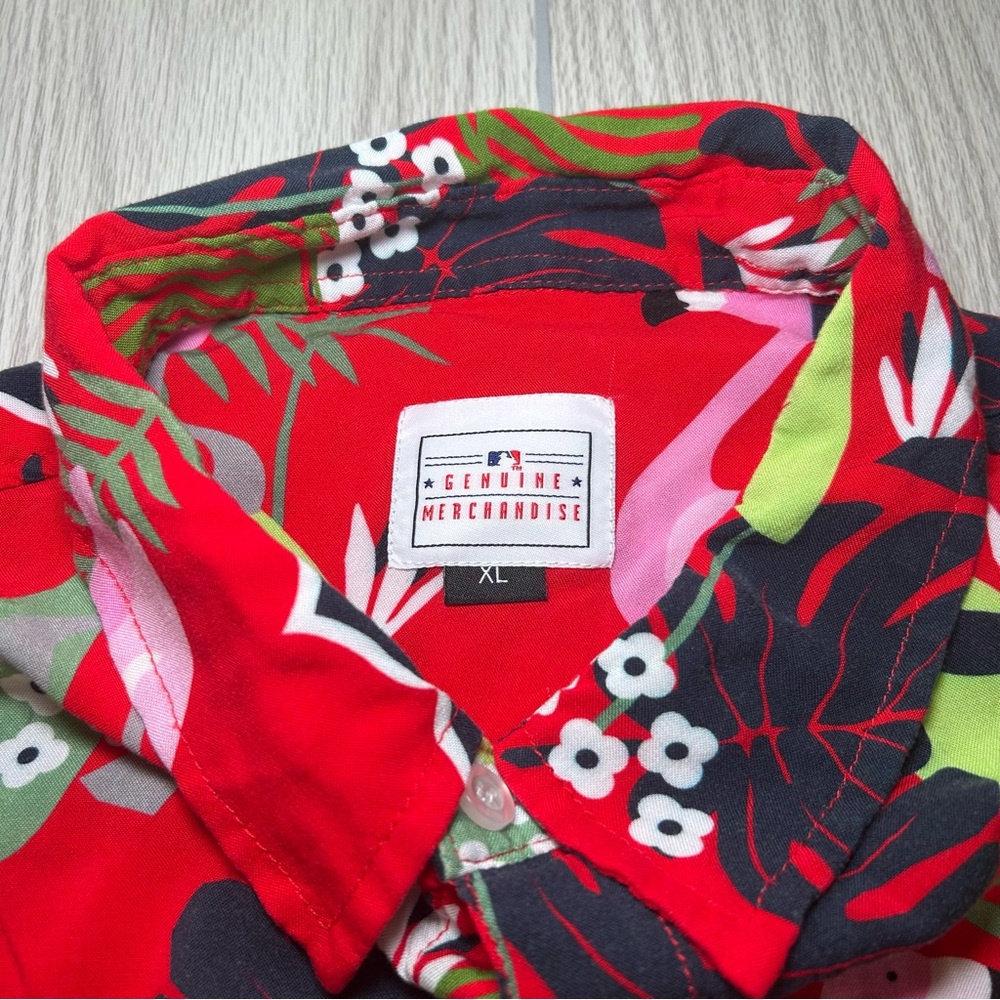 MLB Boston Red Sox Men’s Genuine Merchandise Hawaiian Pink Flamingo Shirt sz L - Picture 3 of 10